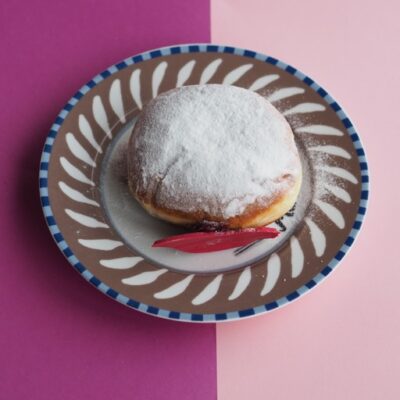 Pączek z marmoladą różaną