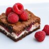 browni z malinami