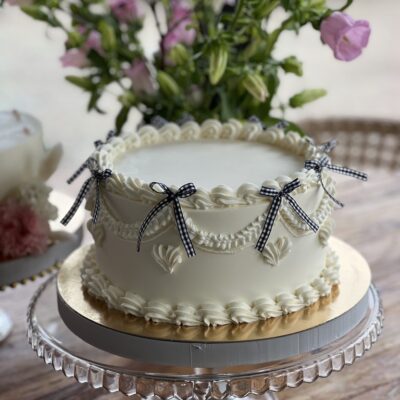 "Elegancja z kokardką"